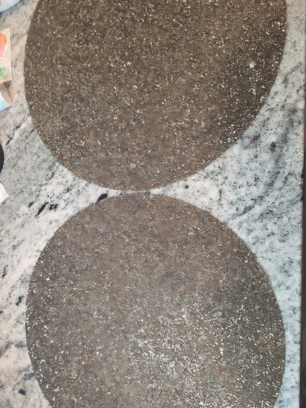 Set of 2 Round Glitter Placemats in Bronze